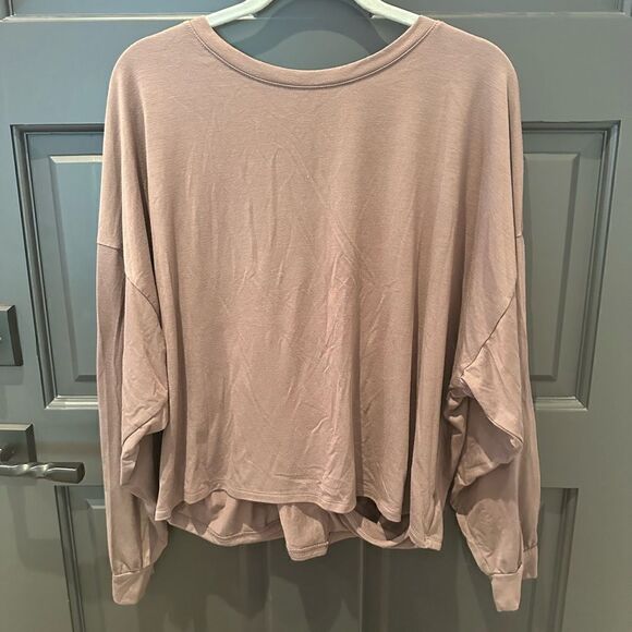 Old navy top - Picture 1 of 6